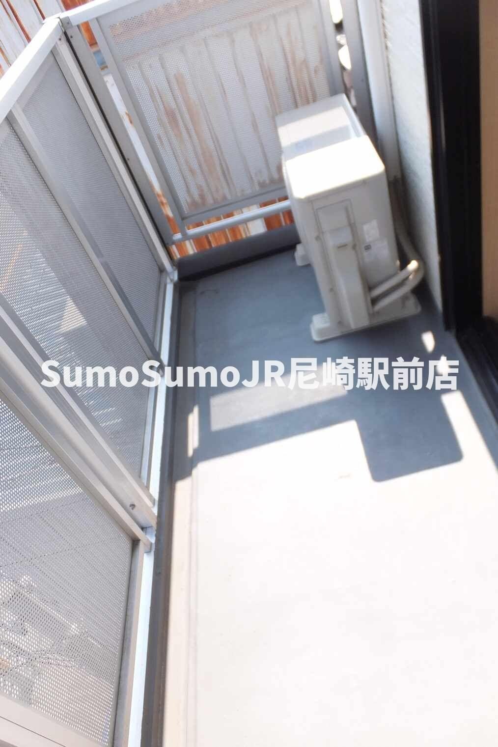 物件内観写真7　(お洗濯にも便利なバルコニー付き)