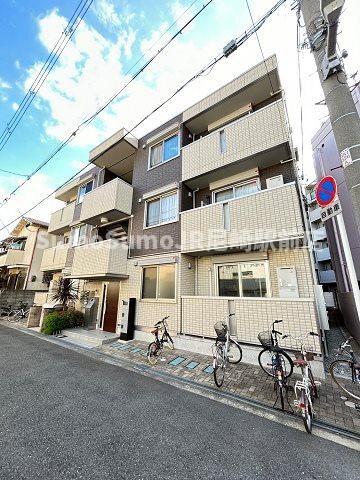 物件外観写真3　(きれいな外観です)