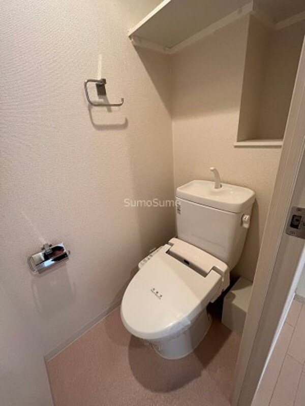 トイレ(落ち着いた色調のトイレです)