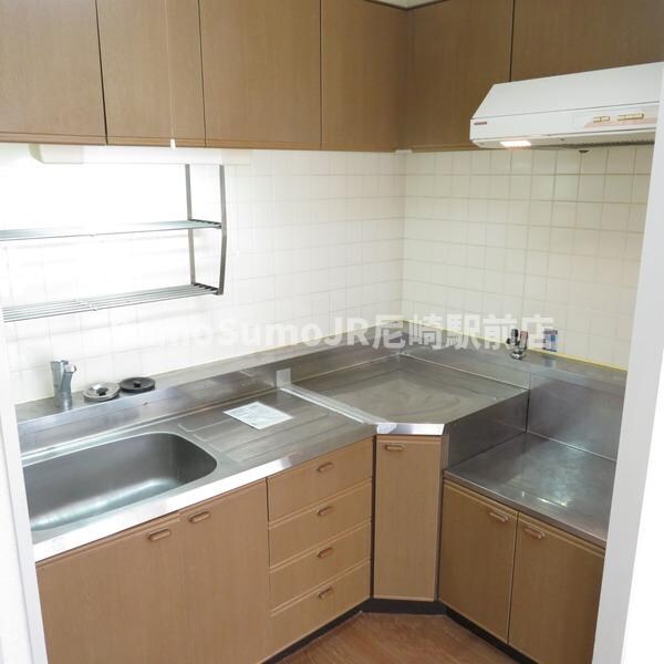 物件内観写真4　(コンパクトなキッチンで掃除もラクラク)