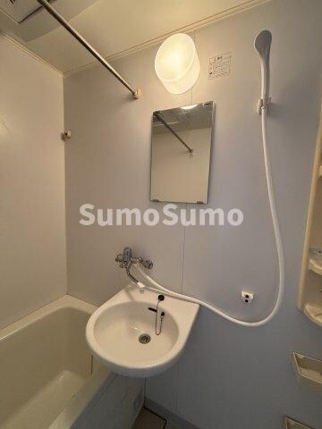 物件内観写真11　(広い洗面スペース)