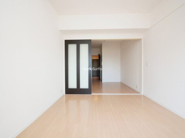 物件内観写真8　(使い勝手のいい寝室です)