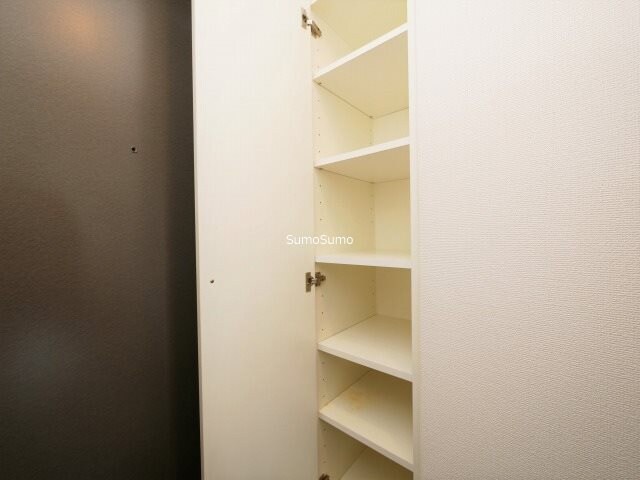 物件内観写真19　(大きなスペースがあり、収納には困りません)