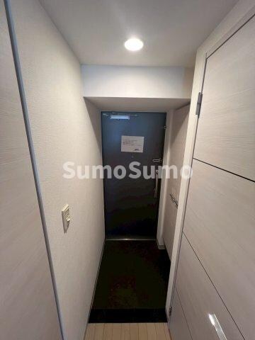 物件内観写真6　(明るい玄関です)