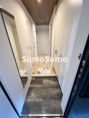 物件内観写真4　(明るい玄関です)