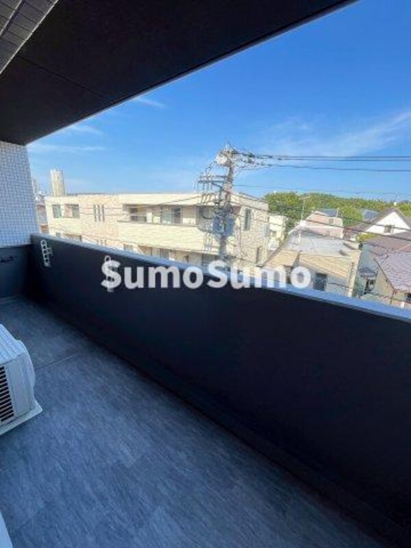 バルコニー(バルコニーからの眺めを楽しみながら食事をしませんか)