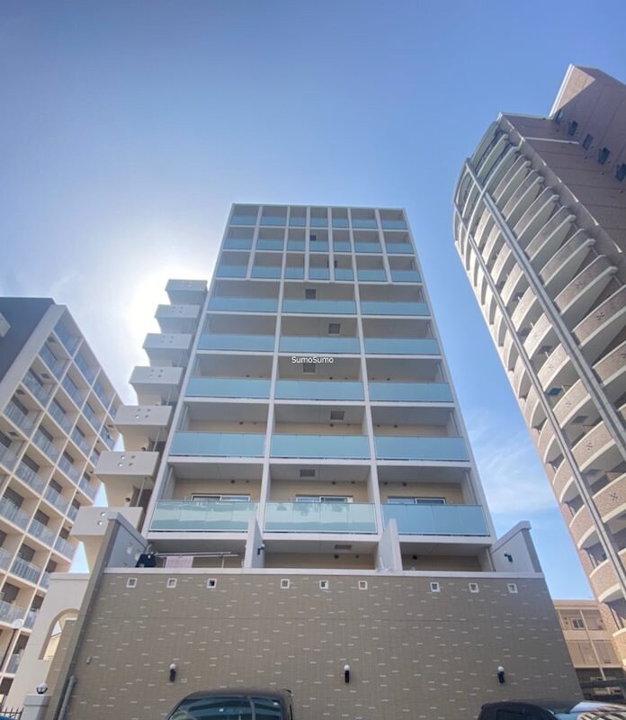 物件外観写真1　(落ち着いた雰囲気の外観です)