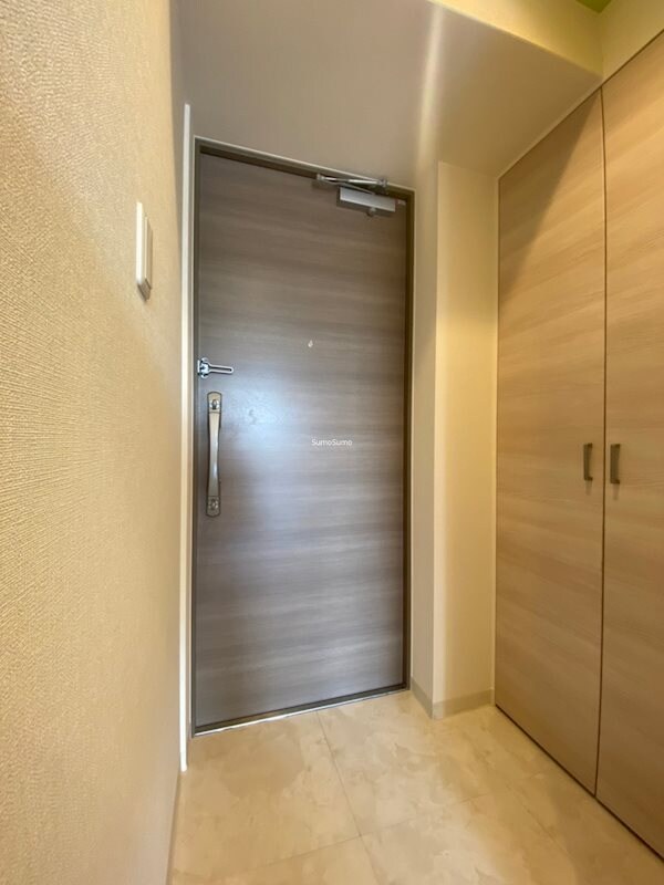 物件内観写真4　(落ち着いた玄関です)