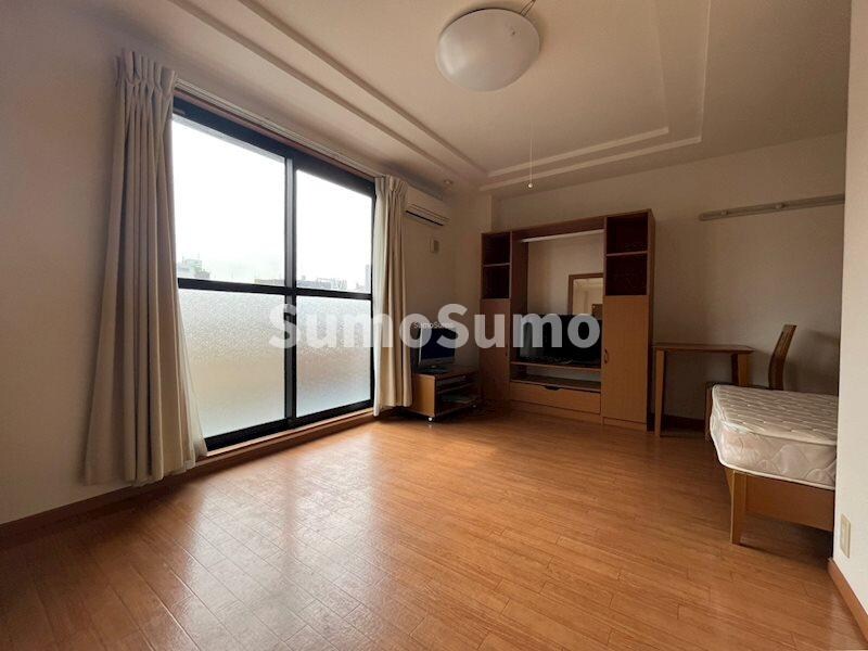 物件内観写真6　(こちらのリビングで趣味の時間をお楽しみください)