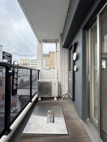 物件内観写真8　(お洗濯にも便利なバルコニー付き)
