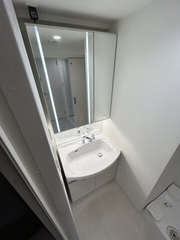 物件内観写真10　(コンパクトで使いやすい洗面所)