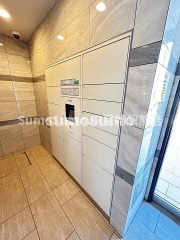 物件内観写真4　(便利な宅配ボックス完備♪)