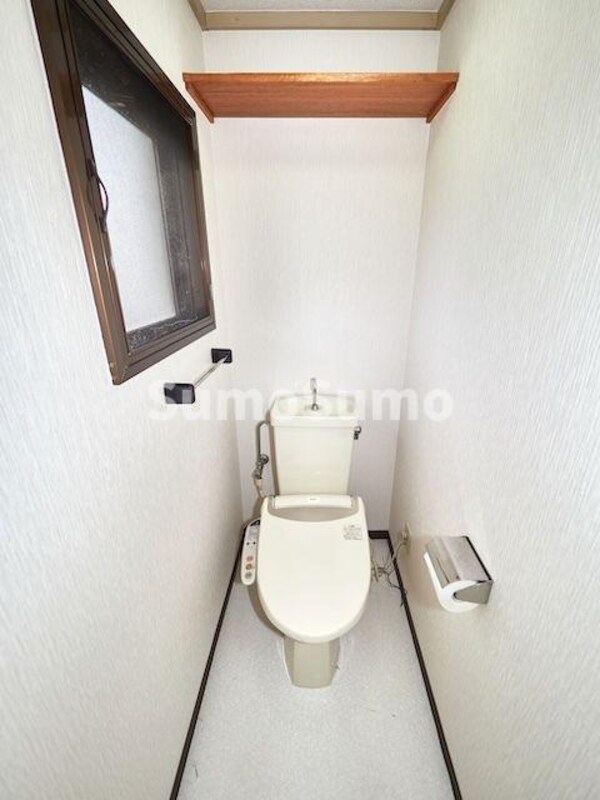 トイレ(落ち着いた色調のトイレです)