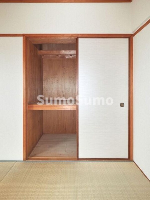 収納(小物を収納するのに便利です)