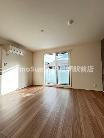 物件内観写真4　(リビングです)