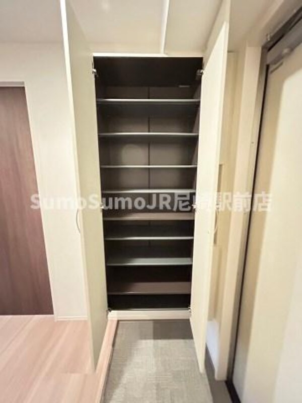 収納(小物を収納するのに便利です)