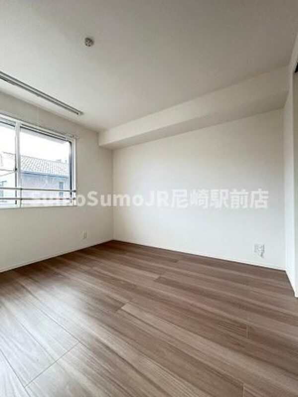 居室(おしゃれな居間です)