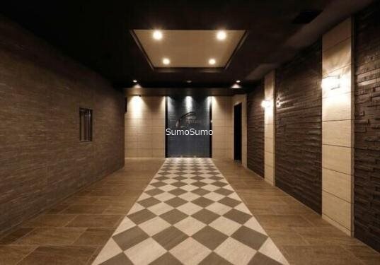 物件外観写真3　(落ち着いたロビーです)