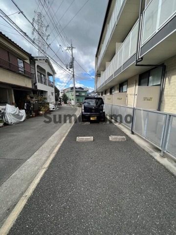 駐車場(駐車場があるので、車を買う予定の方も安心です)