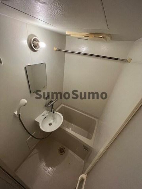 浴室(コンパクトで使いやすいお風呂です)