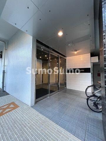 物件外観写真2　(毎日通るエントランスはこのようになっています)