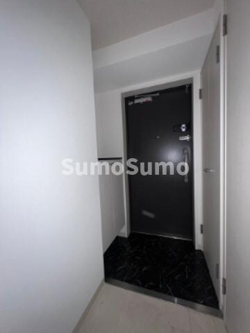 物件内観写真6　(明るい玄関です)