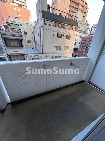 物件内観写真11　(お洗濯にも便利なバルコニー付き)