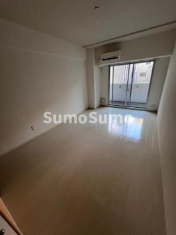 物件内観写真19　(こちらの居間で趣味の時間をお楽しみください)