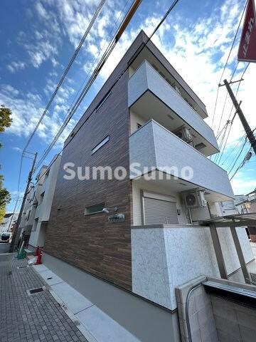 物件外観写真1　(きれいな外観です)