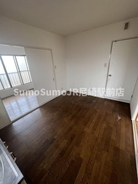 物件内観写真7　(ゆったり過ごせる居間です)