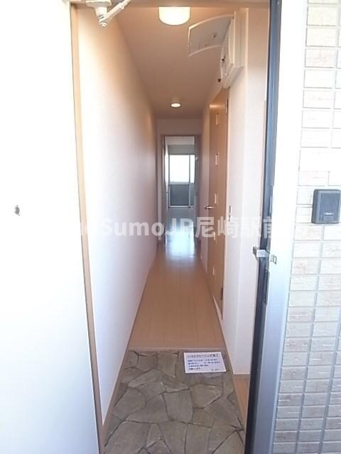 物件内観写真2　(きれいな玄関です)