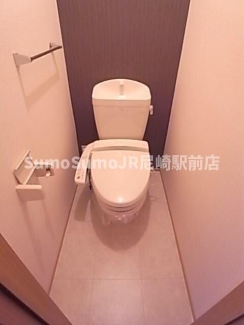 物件内観写真9　(落ち着いた色調のトイレです)