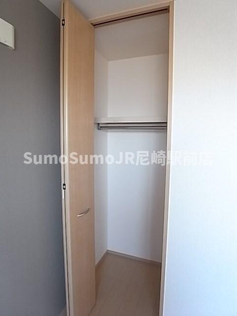 物件内観写真12　(小物を収納するのに便利です)