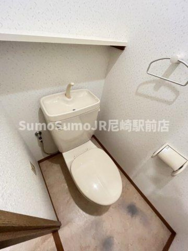 トイレ(落ち着いた色調のトイレです)
