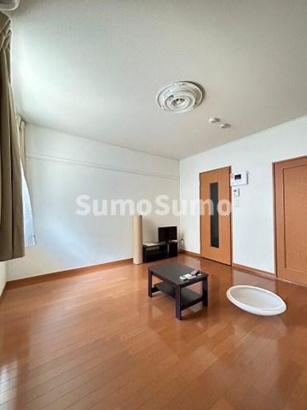 寝室(落ち着いた色調の寝室です)