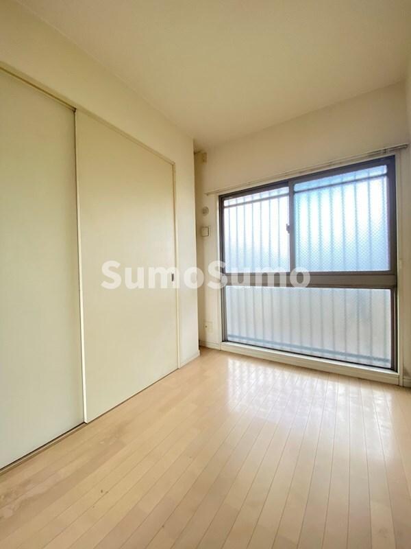 物件内観写真8　(開放的な寝室です)