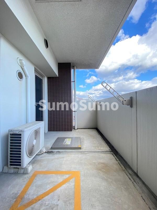 物件内観写真10　(外からの目が気にならないバルコニーで洗濯物が干せます)