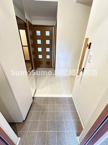 物件内観写真4　(きれいな玄関です)