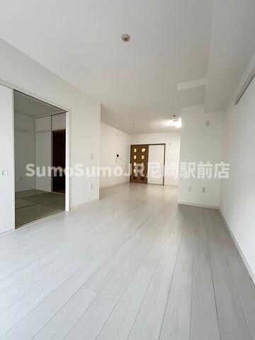 物件内観写真5　(使いやすいリビングです)