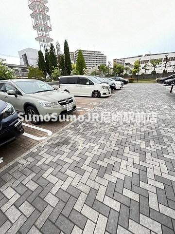 物件外観写真3　(駐車場があるので、車を買う予定の方も安心です)