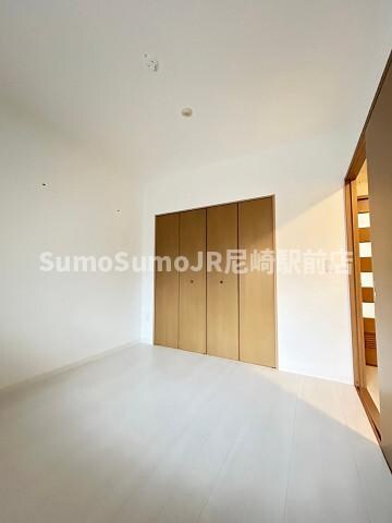 物件内観写真7　(使い勝手のいい寝室です)