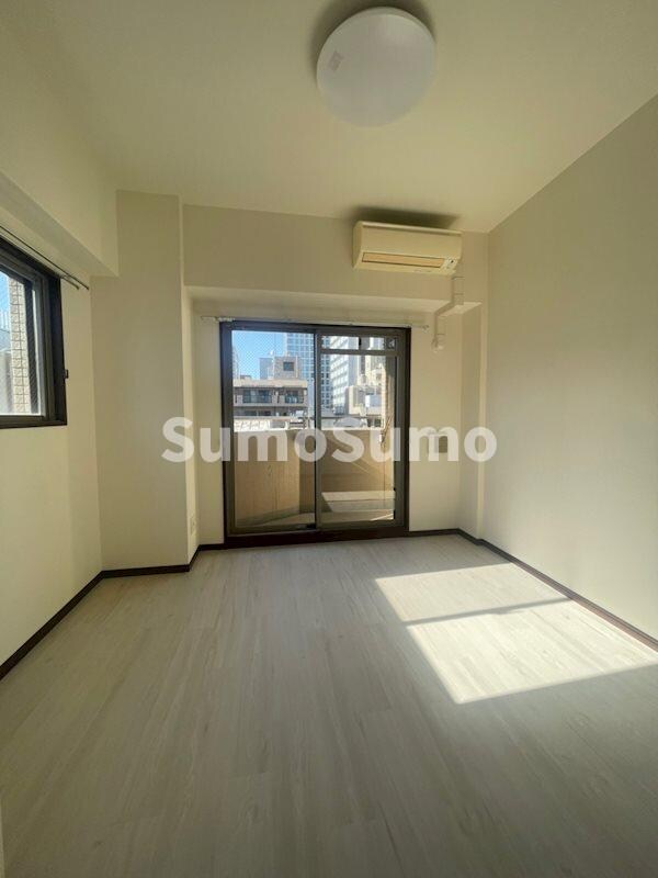 物件内観写真9　(落ち着いた色調の寝室です)