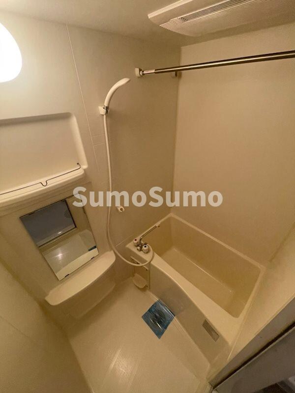 物件内観写真10　(日々の疲れを癒すお風呂付です)