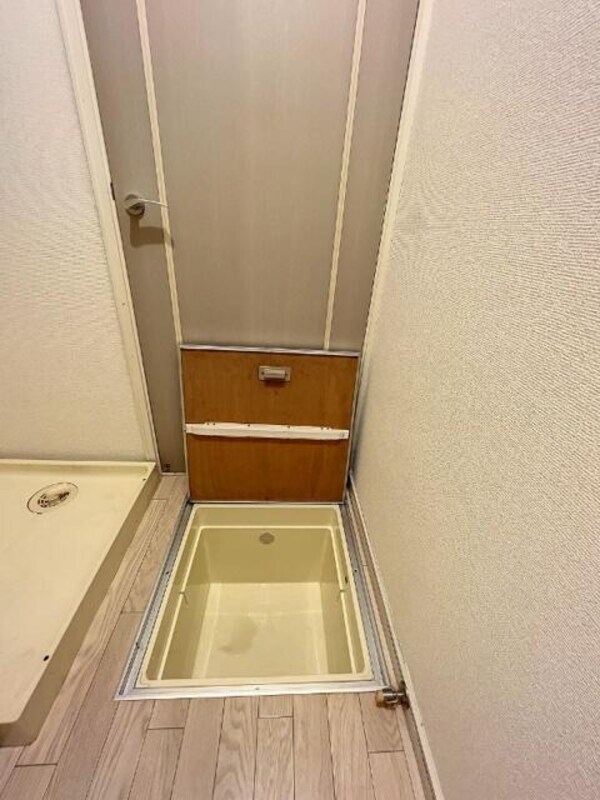 その他(床下収納 )