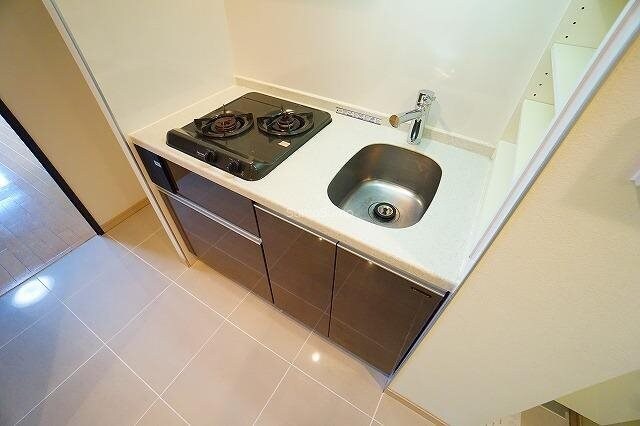 物件内観写真7　(コンパクトなキッチンで掃除もラクラク)