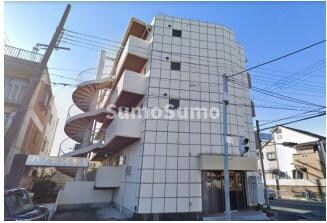 物件外観写真1　(外観は落ち着いています)