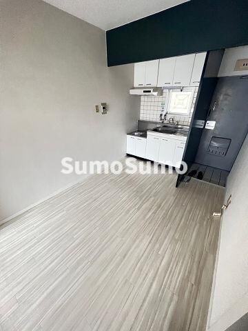 物件内観写真2　(ゆったり過ごせる居間です)