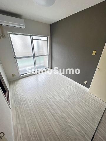 物件内観写真3　(開放的な寝室です)