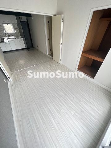 物件内観写真4　(ゆったり過ごせるリビングです)