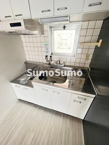 物件内観写真18　(コンパクトなキッチンで掃除もラクラク)